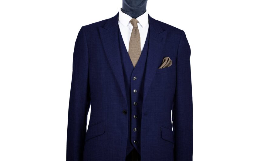 Set Knitted Burgundy Tie and Pocket Square UK: A Refined Choice for Modern Weddings